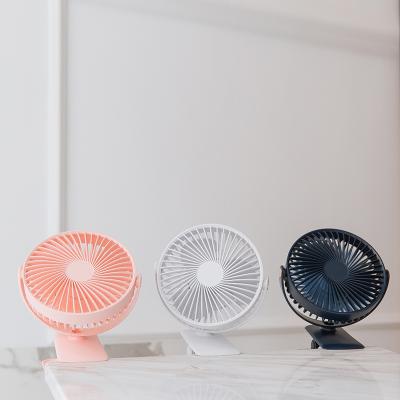 China USB Fan 2000 Mini Fan Outdoor Rechargeable Hotel Small Mah Battery 3 Wind Speed Table Electric Fan Clip for sale