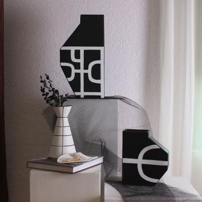 China New Classic/Postmodern Hot Sell Matte Black Vase Tabletop Lightweight Small Flower Arrangement Living Room Decoration Vases for sale