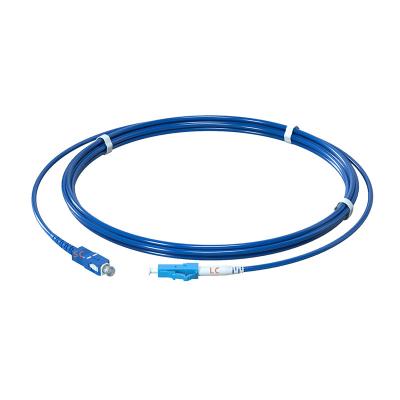 China PVC gewapende enkelmodus 9/125 G652D Simplex SC/UPC-LC/UPC glasvezel patch cord voor FTTTB-signaaloverdracht Te koop