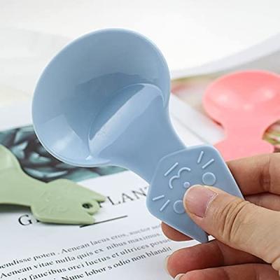 China Cat Shape Pets Feeding Shovel Cat Dog Feeder Scoop Pet Disposable Cute Pet Food Clip Scoop for sale