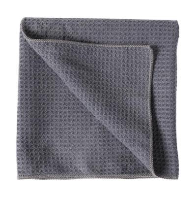 China Sustainable 380GSM 40*40CM In Stock Cheap Pineapple Weave Microfiber Towel For Car Cleaning for sale