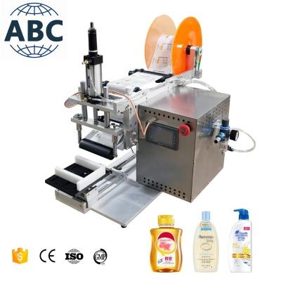 Cina Nuovo design di stile 50 ml riempitibile per la casa Aromaterapia Bottiglie di vetro piatte Macchina di etichettatura piatta manuale in vendita