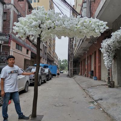 China Traditional Wholesale Artificial Tree Cherry Blossom Arch Sakura Wedding Ornamental Plants Indoor Tree for sale