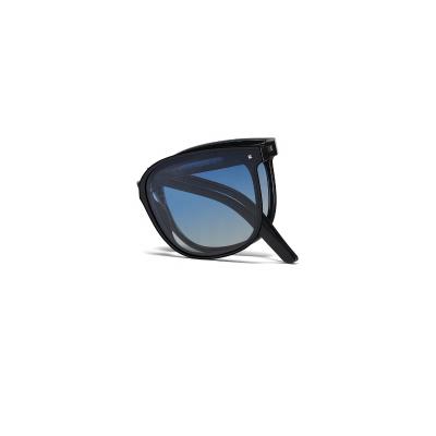 China Fashion Sunglasses 2024 Wholesale TR90 Ultra Light Frame Foldaway Eyewear Outdoor Travelling Fashion Polarized Unisex Folding Sunglasses for sale