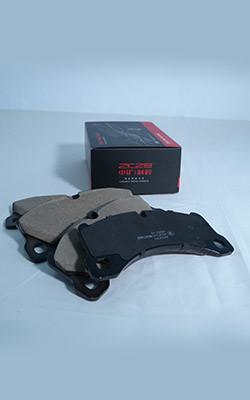 China 0.5 pulgadas espesor del material de fricción Toyota Parche de freno conjunto posición delantera 4 piezas conjunto completo en venta