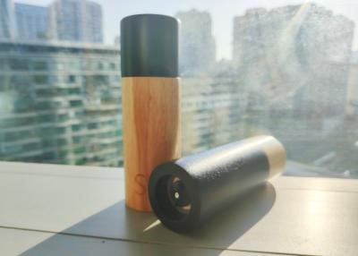 China 276g de cerámica núcleo de sal y pimienta molinilla en el frasco de madera de caucho elegante en venta