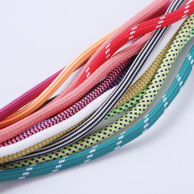 China Cordão de cordão de poliéster trançado forma redonda cor personalizada para capuz à venda