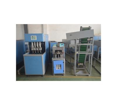 China Máquina para hacer botellas de plástico de 500 ml semiautomática para línea de agua en venta
