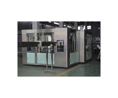 China Máquina de enchimento de garrafas de água de PET 7000BPH para linha de produção de água de profissional à venda