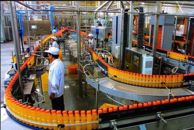 Cina Automatic Plastic Belt Juice Processing Line / Fruit Juice Processing Line for PET Bottles in vendita