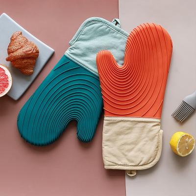 China Dotted 13.5-Inch Silicone Cooking Gloves BBQ Silicone Gloves Ideal For BBQ Grill, Custom Color Outdoor Kitchen Glove for sale