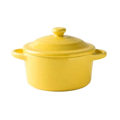 China Hot Selling Viable 5.5 Inch Ceramic Dinnerware Yellow Color Glazed Around Cooking And Cooking And Soup Bowl With The Lid With Stronger Double Handle for sale