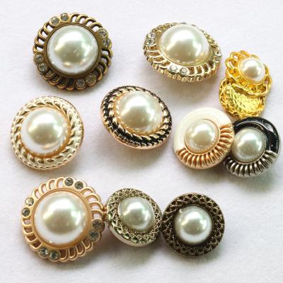 China SustainableOxidation Resistant Metal Does Not Fade Bestselling Custom Designed Non-Fading Inlaid Rhinestones Pearl And Crystal Metal Zinc Alloy Buttons for sale