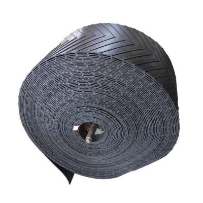China High Angle Conveying EP100/EP150/EP200 Inclined Conveyor Belts With Low Energy Consumption for sale