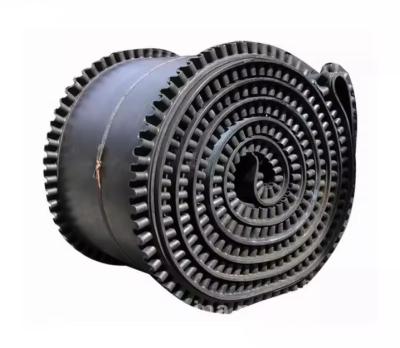 China EP250 EP300 Inclined Conveyor Belts for Fertilizer Sand with Reduced Civil Construction Investment for sale