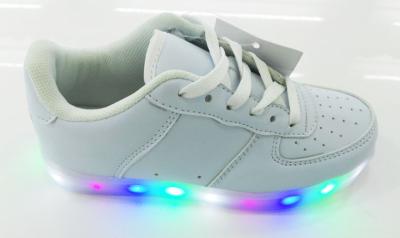 Chine Les chaussures courantes d'enfants d'anti glissement avec des lumières/éclairage chausse respirable à vendre