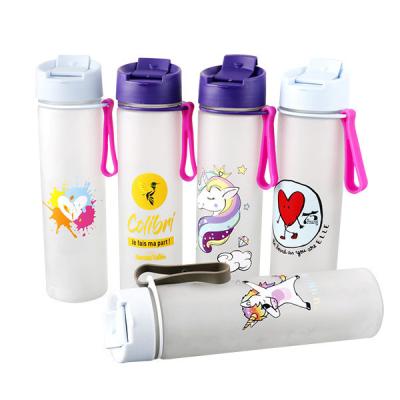 China 680ml Renewable RPET Single-Layer Plastic Flip-Top Cup With TRITAN Handle GRS Certified Sport Model Lightweight for sale