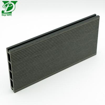 China Decking Composto Versátil de Núcleo Oco com Relevo Profundo WPC à venda