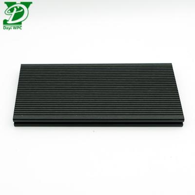 Cina Pavimentazione per decking in WPC 3D in rilievo per esterni personalizzabile in vendita