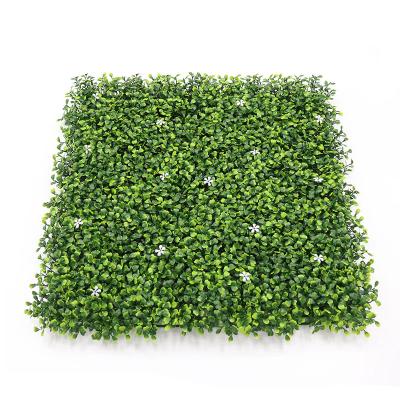 China Home Garden Office Wedding Decoration Decorative PE PP artificial boxwood hedge green wall panel with white flower for indoor decoration for sale