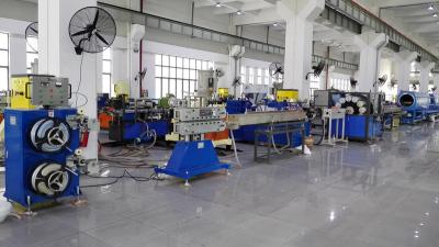 China Tuinslang/de Gevlechte Garen Versterkte pvc-Lijn van de Slanguitdrijving, Machine van de de Pijpuitdrijving van pvc de Plastic Te koop