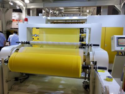 Chine Tissu non-tissé de S solides solubles SMS Spunbond faisant la machine, le besoin non tissé de machines seulement 7 jours d'installer la machine dans le client à vendre