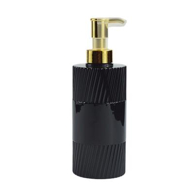 Chine Bouteille de lotion de pompage de 500 ml pour shampooing et conditionneur en couleur personnalisée à vendre