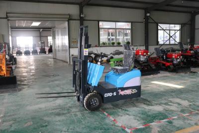 Chine 1 tonne de chariot élévateur électrique à trois roues 3-6 mètres, tension nominale 60V Vitesse sans charge 13 km/h à vendre