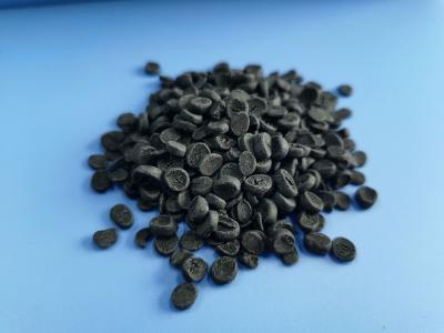 Chine Masterbatch de démoussage pour les produits en plastique HDPE LDPE PP recyclés avec fonction de coloration noire et fonction d'absorption d'humidité à vendre