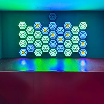 China Nieuwe Active Game Room LED Sensor Geïnduceerd Interactief Licht Hexagon Activate Games Arena Te koop