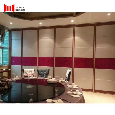 China De gouden Verdeling van de Rand38-45db Geluiddichte Glijdende Vouwende Muur voor Restaurant Te koop