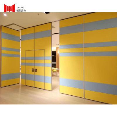 中国 ODM 6063のアルミ合金の操作可能な隔壁の生地の堅いクッション 販売のため