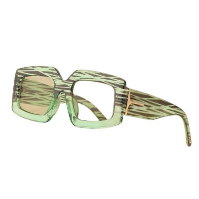 China Central Institute of Comfort Statistics The Same Collocation Green Irregular Frame Stripe Fashion Causal Sunglasses Travel Model 2021 Women for sale