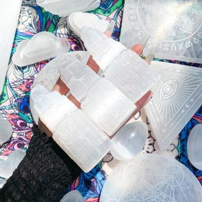China Europe Natural Hand Carved SeleniteCrystal Tower Crystal Satin Spar Obelisk Crafts Polished Selenite Tower Chakra Healing Cleansing for sale