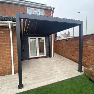 Cina 5x3m Pergola in alluminio con lucernario Villa giardino Paesaggio per il tempo libero Ombra Gazebo in vendita