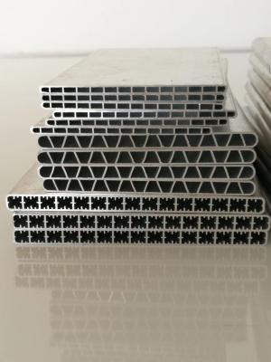 Chine Pièces détachées de radiateur pour condensateur 0,3 mm épaisseur de paroi 3003 grade à vendre