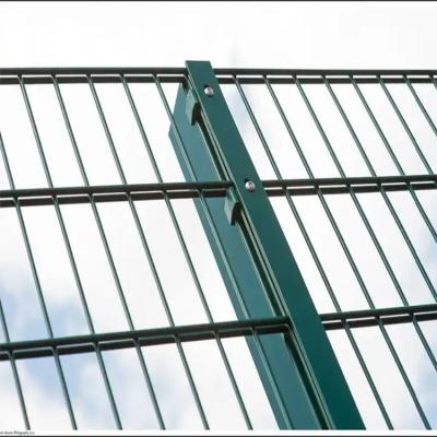 China Paneles de cerca de malla de alambre de hierro galvanizado soldado con revestimiento de PVC en venta