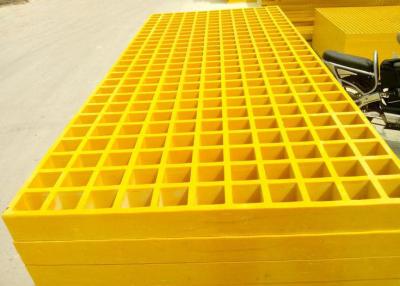 Cina Pannelli stridenti di plastica lisci, pavimentazione di plastica della griglia di 38 x 38 fori per il passaggio pedonale in vendita