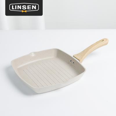 China The Sustainable Compound Bottom With Glass Cover Kitchen 304 Stainless Steel Bakeware Frying Pan Cooking Set for sale