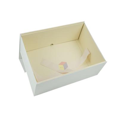 China Custom Logo Luxury Magnetic Closure Folding Paper Handbag Box Packaging Rigid Cardboard for sale