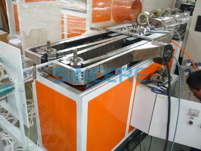 Cina Macchina per la fabbricazione di tubi protettivi elettrici ondulati a parete singola in PP PE in vendita