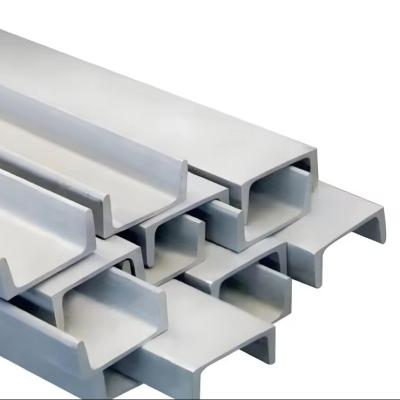 Chine JIS Standard SS400 75x40x4x7mm U Channel Steel pour les matériaux de construction métalliques Longueur 1-12m à vendre