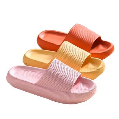 China Lightweight wholesale warm rubber slippers for lovers pantshoes ladies sandals summer beach slippers for sale
