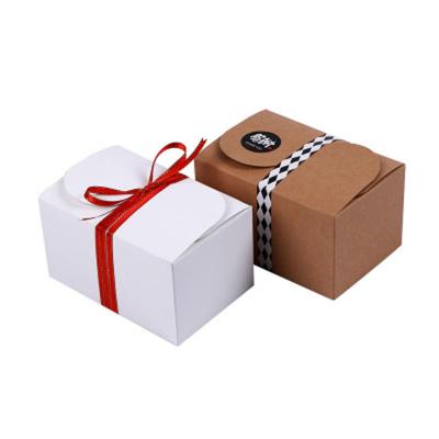 China Recyclable Customized Food Delivery Paper Box Design Roll Cake Box Free Customized Cake Box for sale