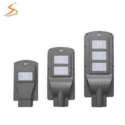 Chine Hauts la lampe extérieure solaire IP65 du lumen 3535 imperméabilisent tous dans un panneau solaire a mené le réverbère 20W 40W 60W à vendre