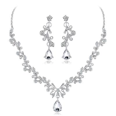 China FASHIONABLE High End Crystal Diamond Necklace Set Bridal Wedding Necklace and Earrings Two Piece Set for sale