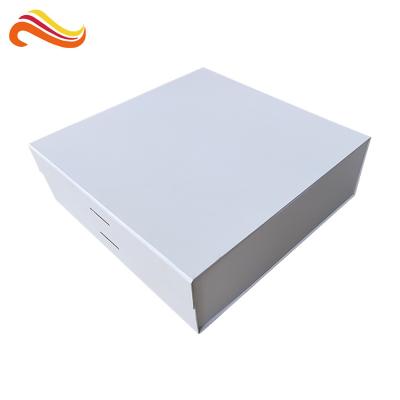 China Regalo magnético plegable modificado para requisitos particulares de la caja de cartón que empaqueta el sellado caliente grabado en relieve en venta