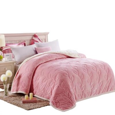China Wholesale Coral Quilted Comforter Luxury 100%Polyester Coral And Sherp Comforter Set Winter Thickness for sale