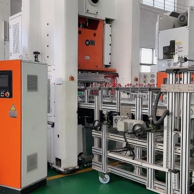 Cina 35-70 colpi/min Macchina per la fabbricazione di lamiere di alluminio con una potenza di compressione di 26 kW e una durata di vita superiore a 10 anni in vendita