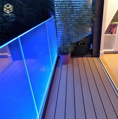 China Anpassbares Aluminiumglas Poolzaun 1,8 m / 2,4 m Höhenoptionen zu verkaufen